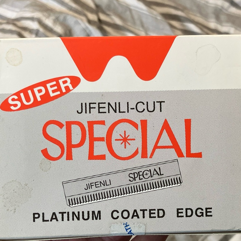 Razor blades box